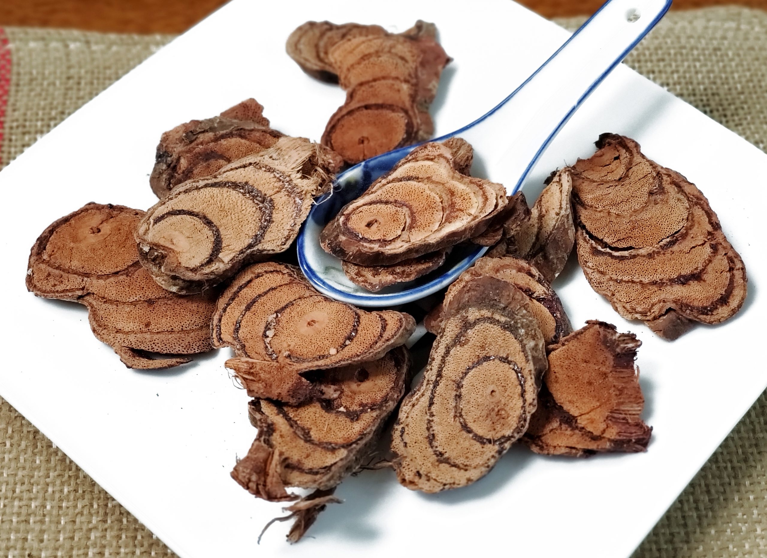 鸡血藤 Ji Xue Teng / Suberect Spatholobus Stem Slice - Image 2