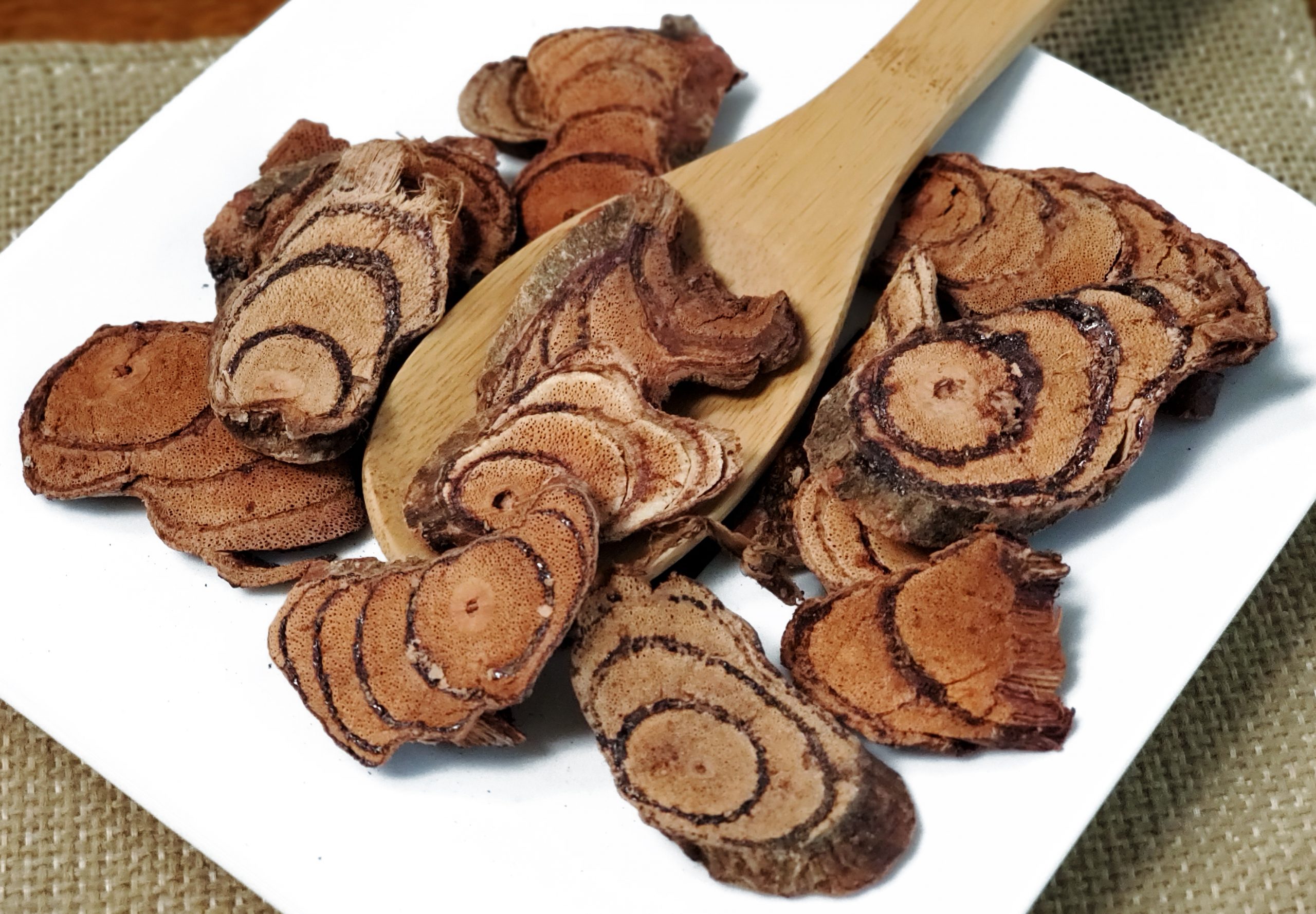 鸡血藤 Ji Xue Teng / Suberect Spatholobus Stem Slice