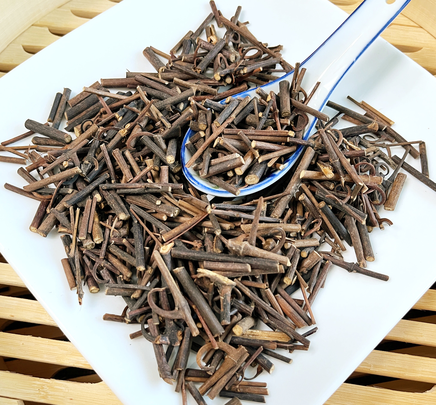 钩藤 Gou Teng / Uncariae Ramulus Cum Uncis / Uncaria Vine / Gambir - Image 2